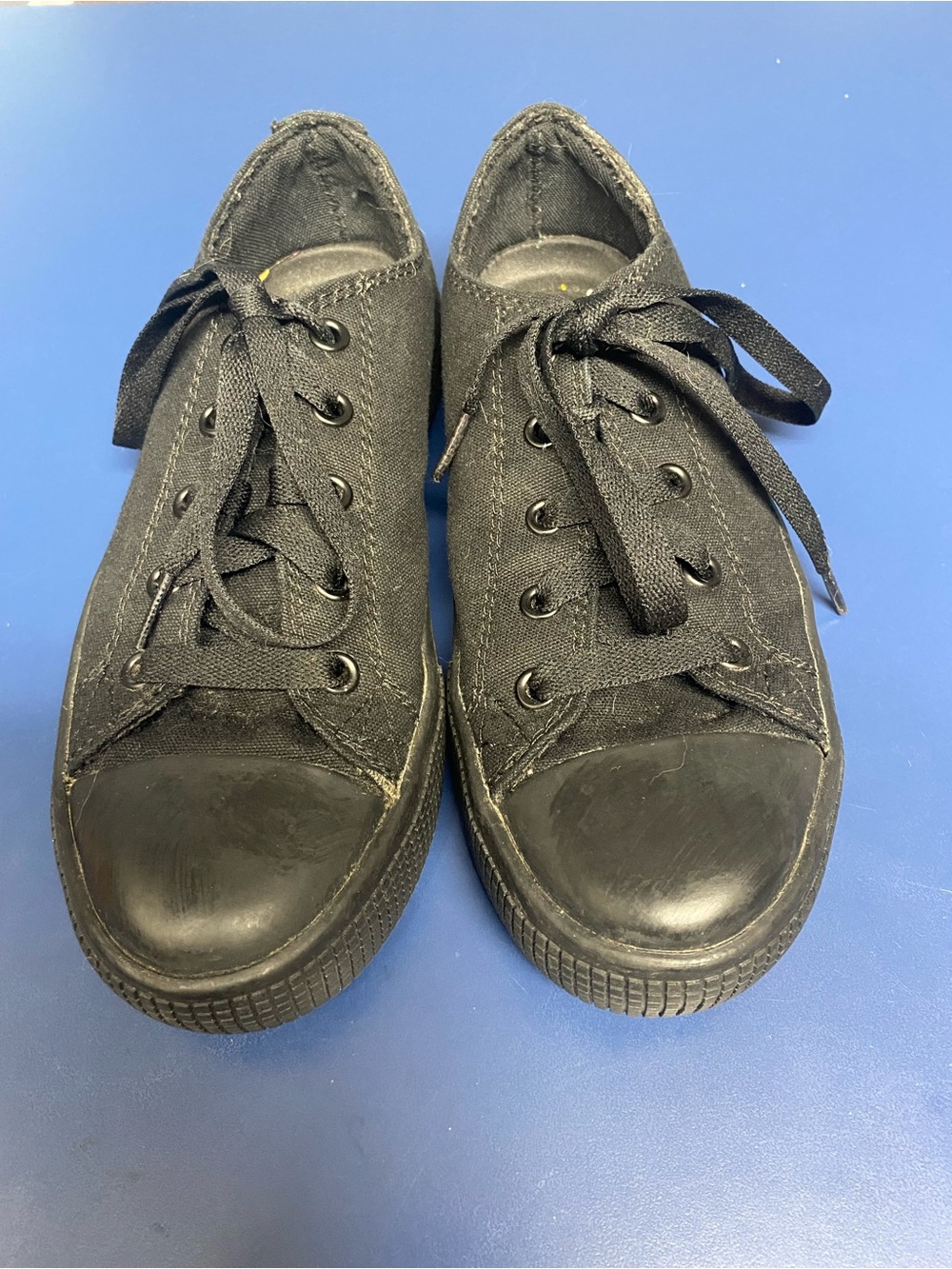 TredSafe Slip-resistant Shoes Womens 7
Black Lace up Chuck Low Top Workwear